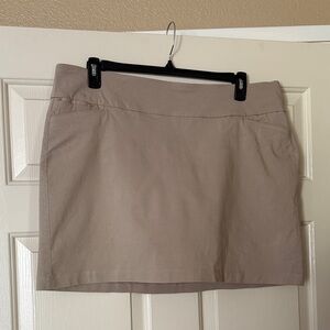 Attyre Woman Beige Mini Skort